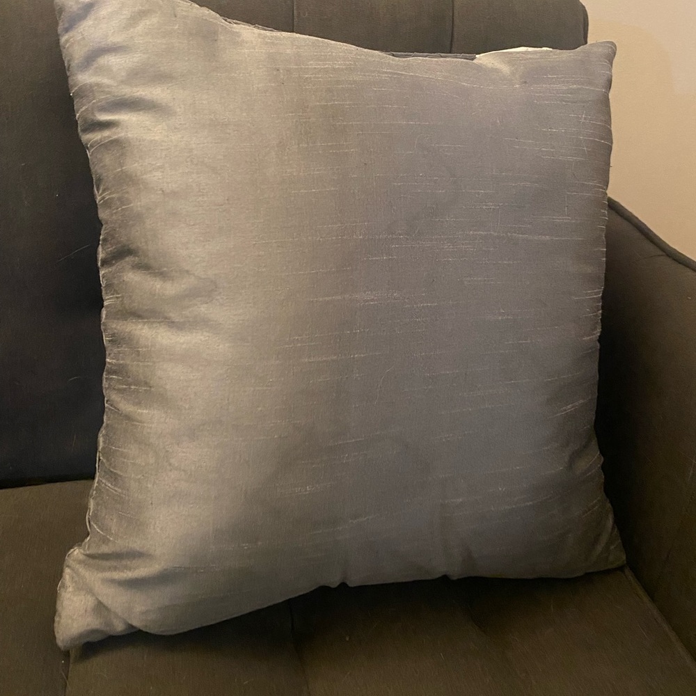Textured pillow - Picture 2 of 2